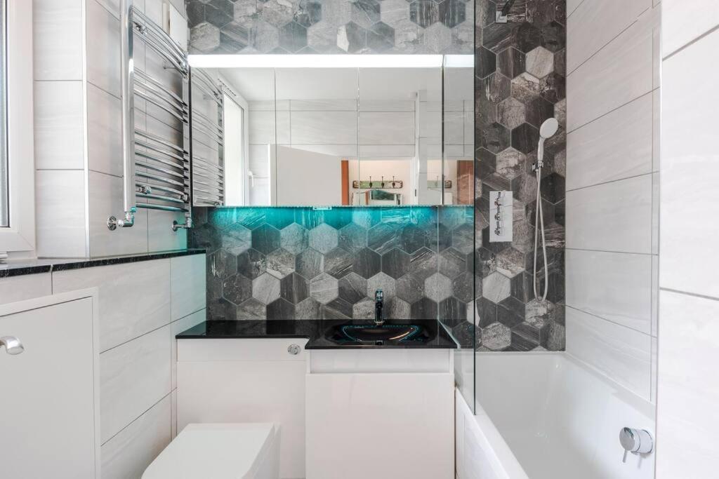 The Clarence, Central London Apartment W/ Wifi מראה חיצוני תמונה