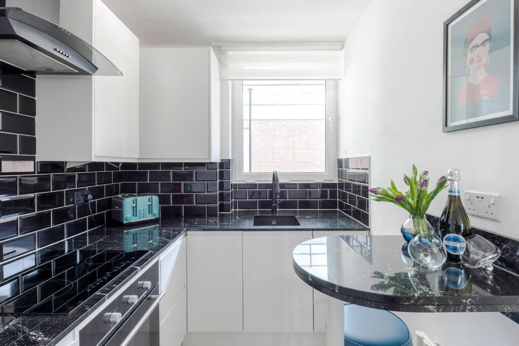 The Clarence, Central London Apartment W/ Wifi מראה חיצוני תמונה