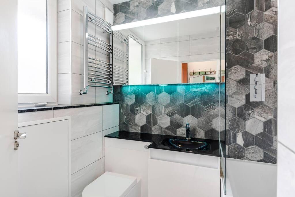 The Clarence, Central London Apartment W/ Wifi מראה חיצוני תמונה