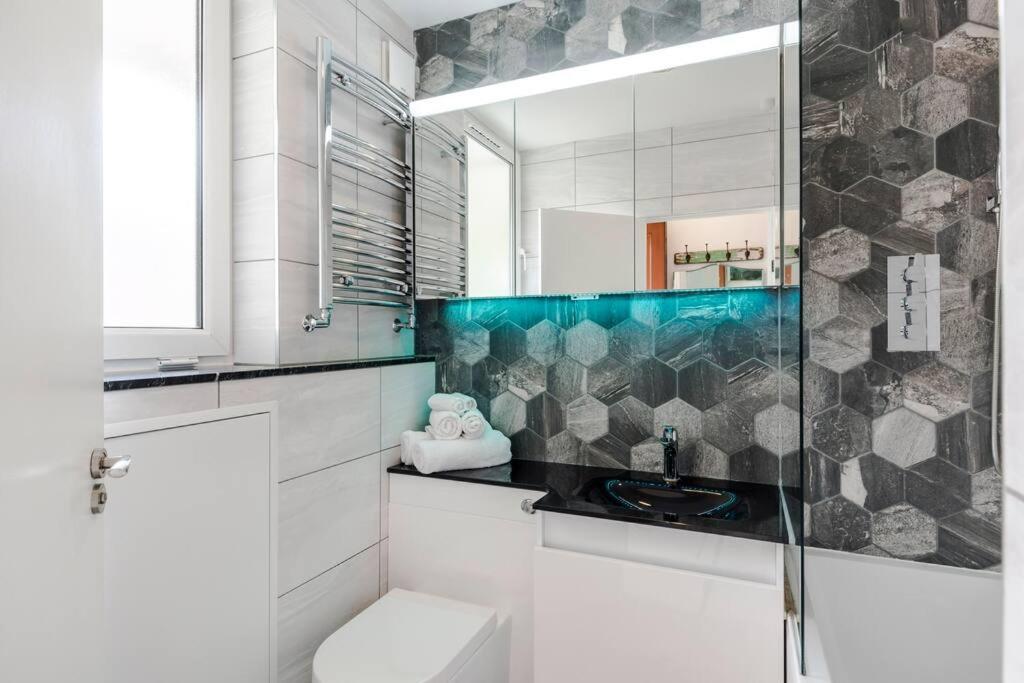 The Clarence, Central London Apartment W/ Wifi מראה חיצוני תמונה
