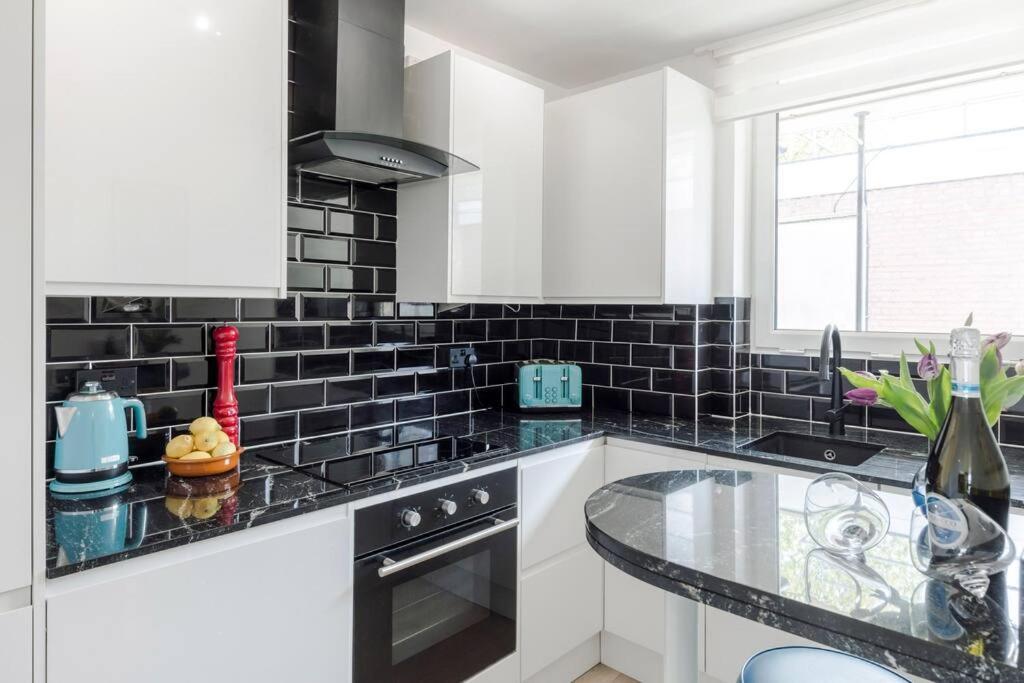 The Clarence, Central London Apartment W/ Wifi מראה חיצוני תמונה